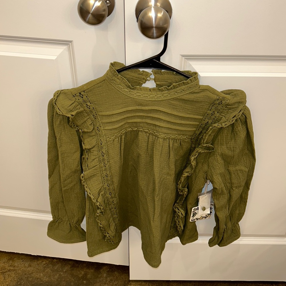 Brand new with tags, long sleeve shirt, size large.